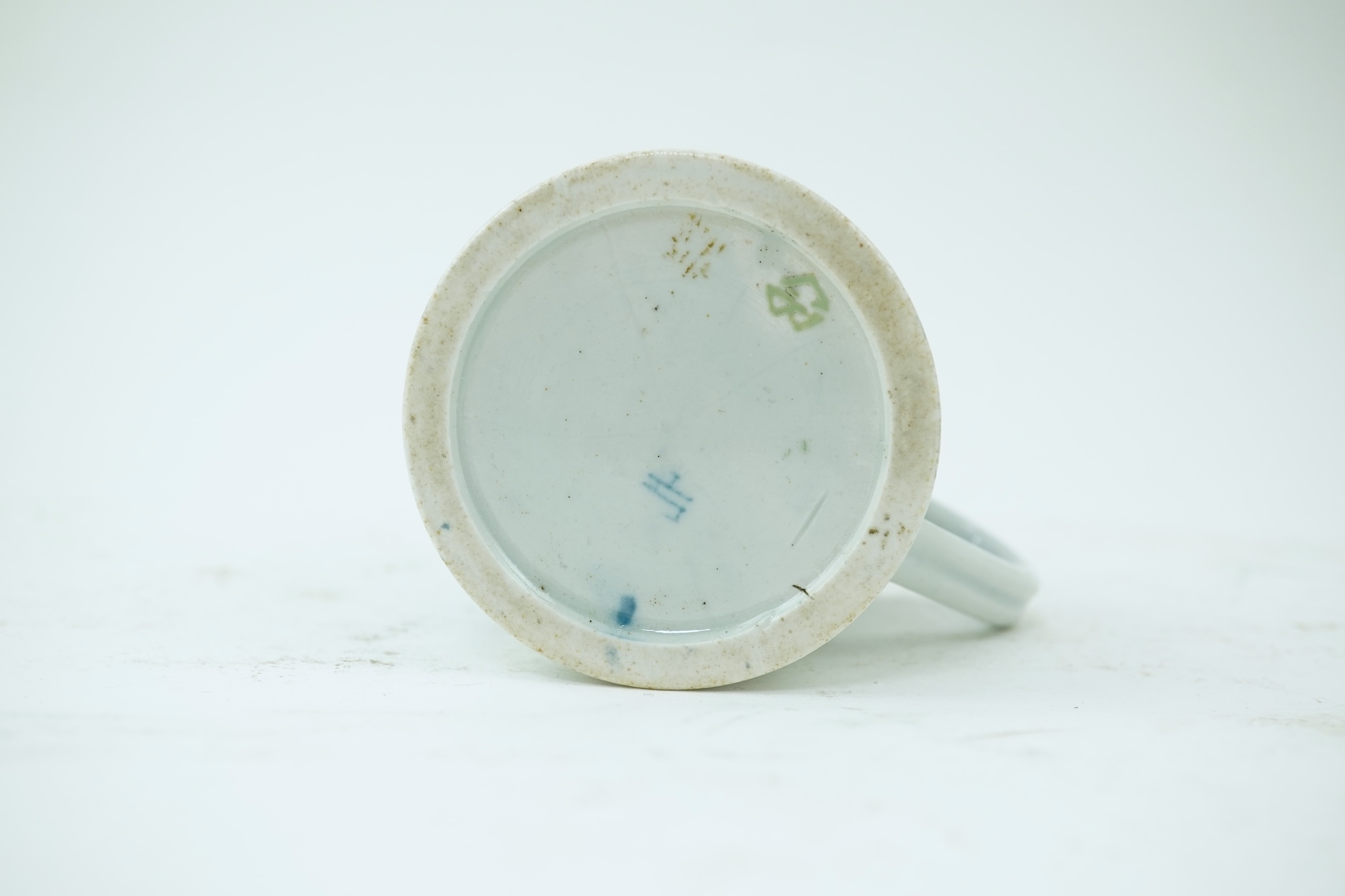 A Worcester blue and white scratch cross type mug or can decorated with the Zig-Zag Fence pattern, c.1753-1756